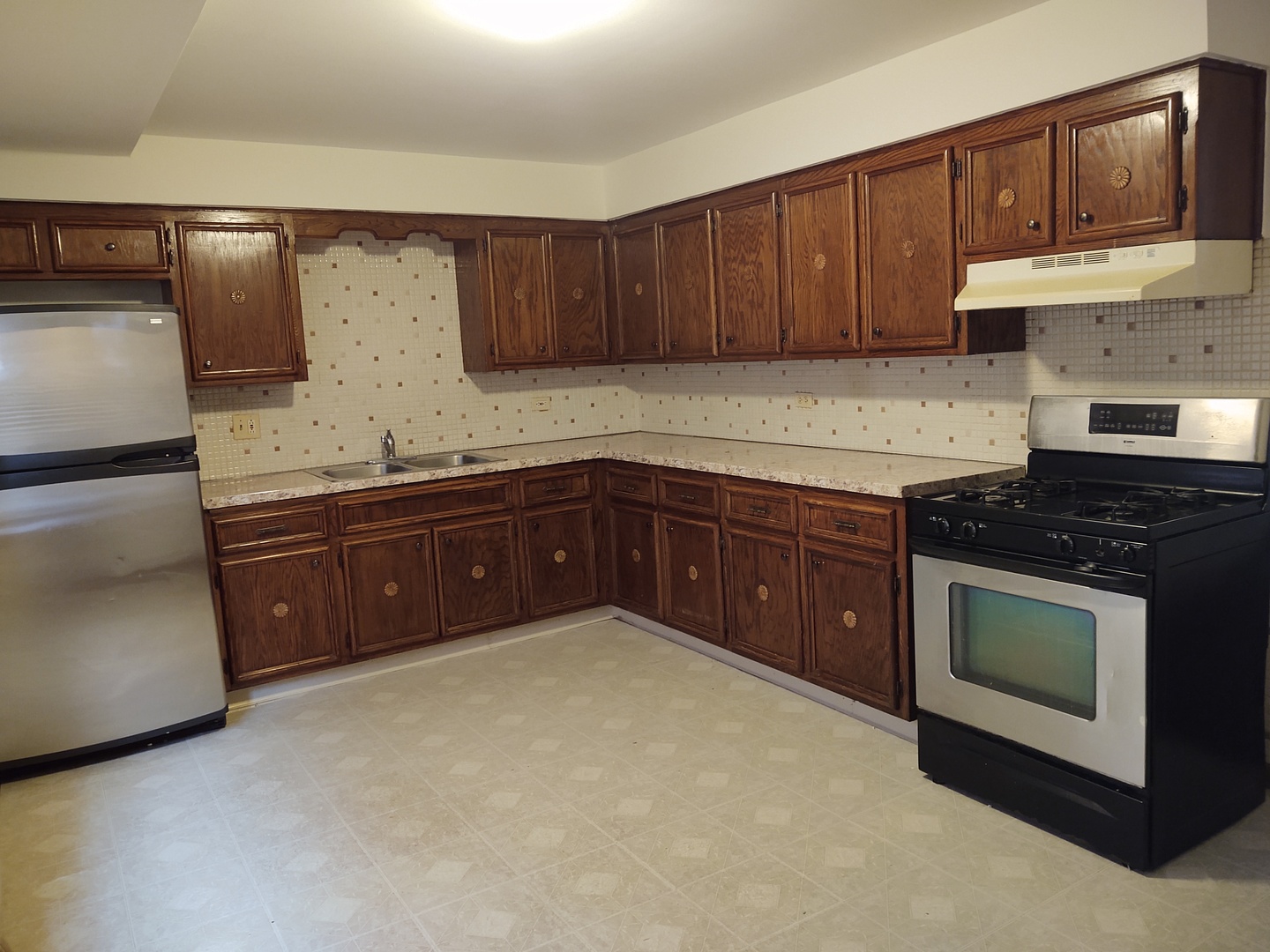 2414 N 76th Avenue Unit: 1E