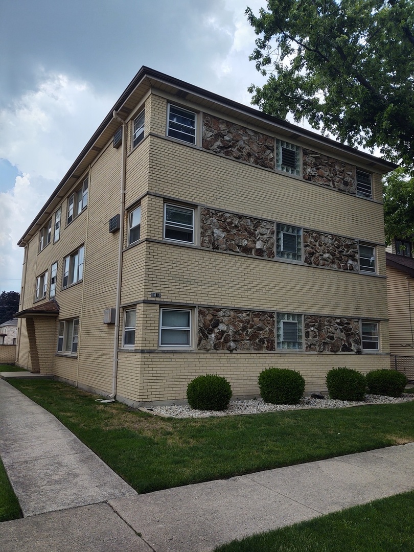 2414 N 76th Avenue Unit: 1E