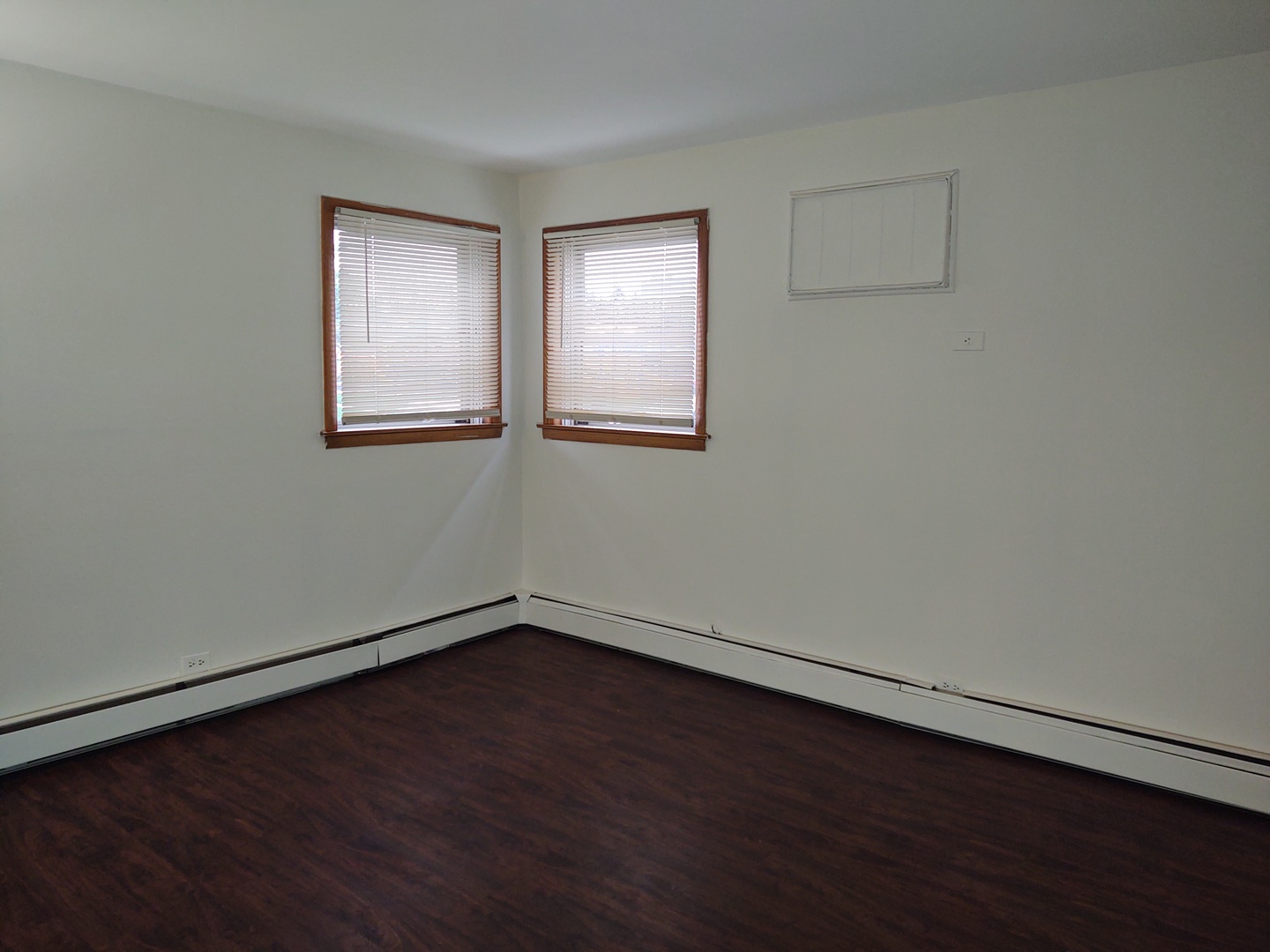 2414 N 76th Avenue Unit: 1E