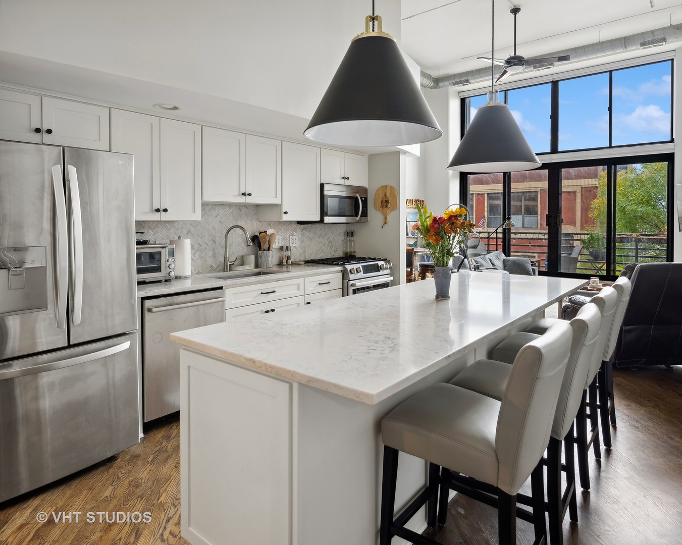 2012 W Saint Paul Avenue Unit: 301
