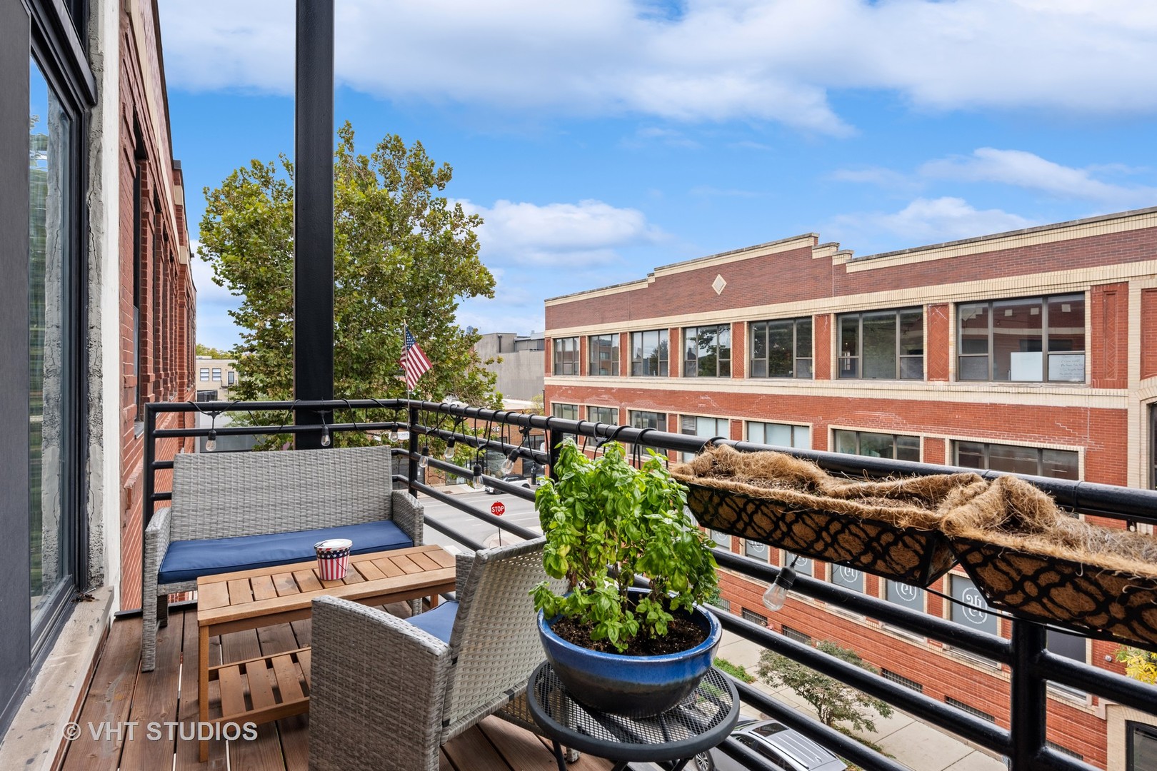 2012 W Saint Paul Avenue Unit: 301