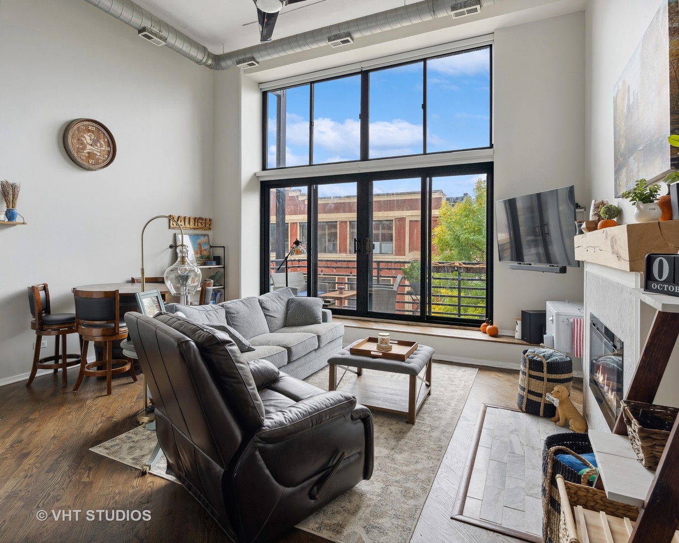 2012 W Saint Paul Avenue Unit: 301