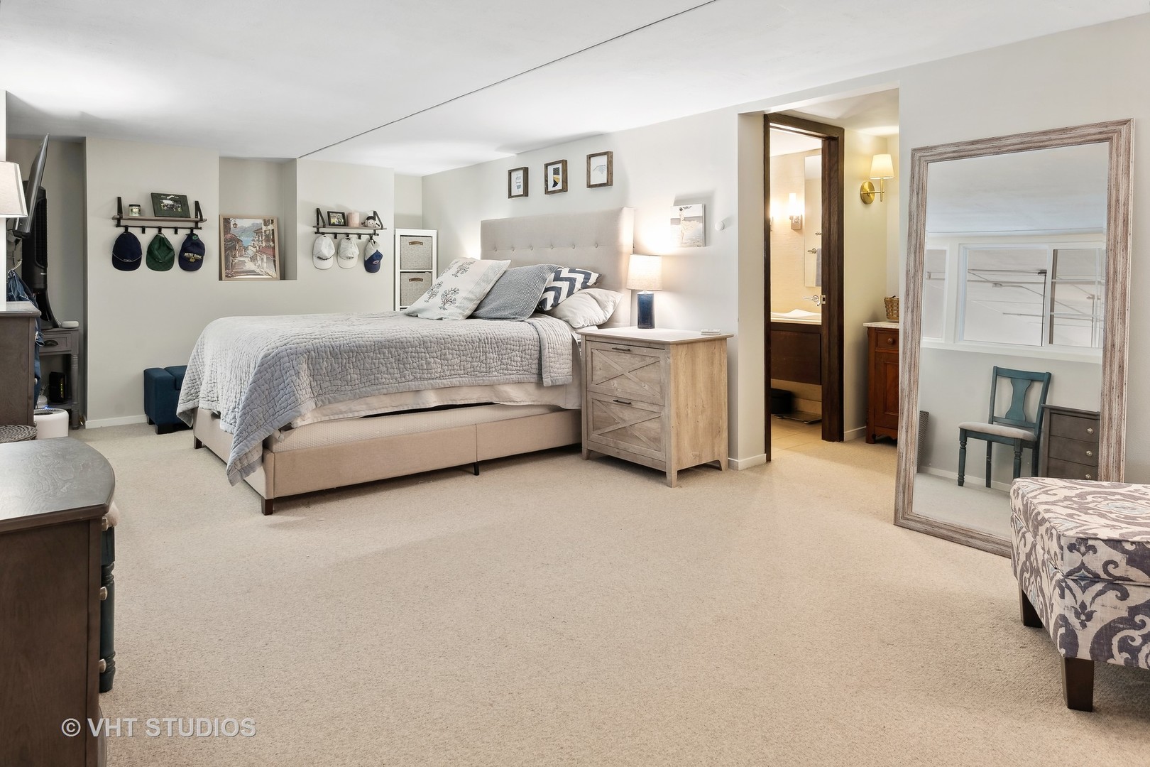 2012 W Saint Paul Avenue Unit: 301