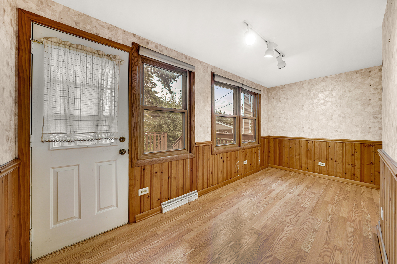 8121 N Ottawa Avenue