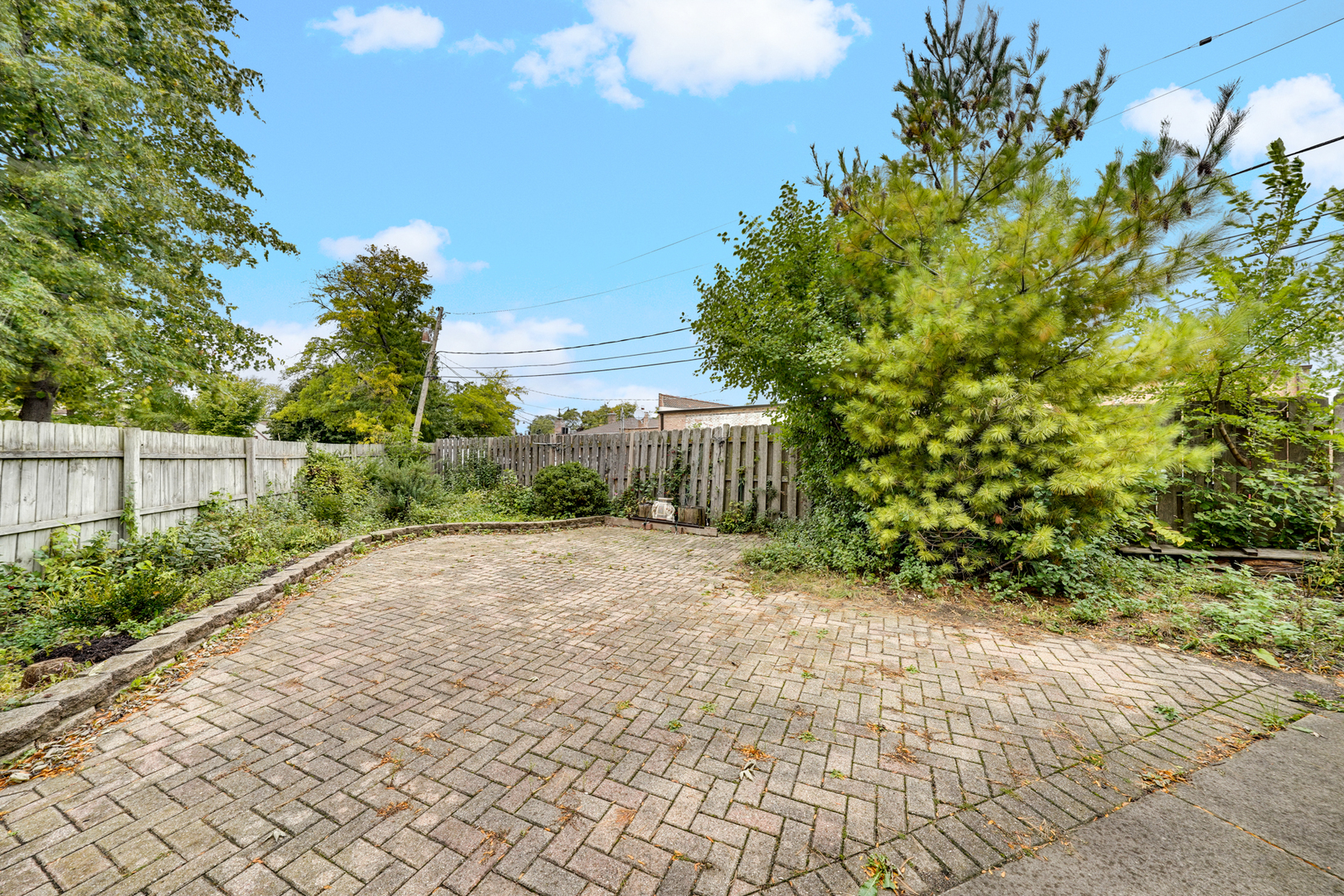 8121 N Ottawa Avenue