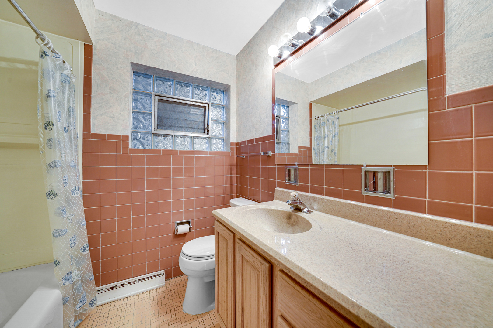 8121 N Ottawa Avenue