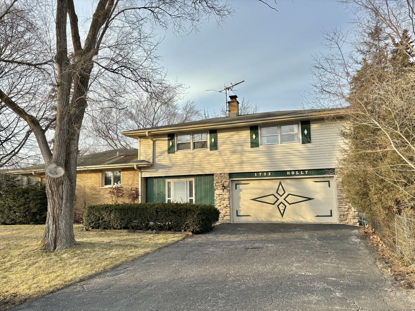 1733 Holly Avenue