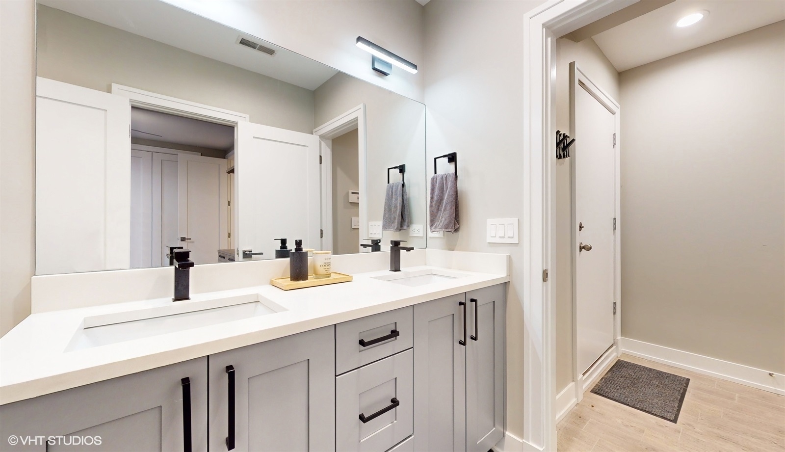 2855 W Lyndale Street Unit: 1