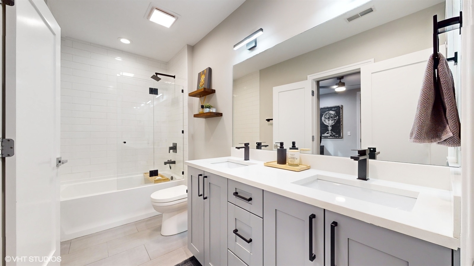 2855 W Lyndale Street Unit: 1