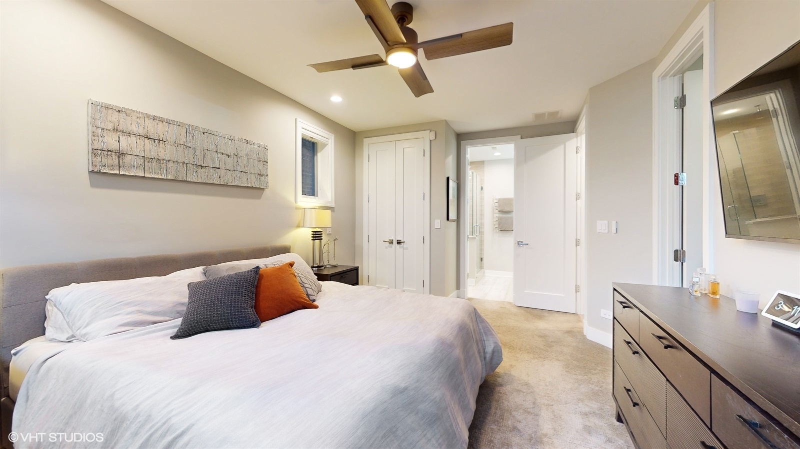 2855 W Lyndale Street Unit: 1