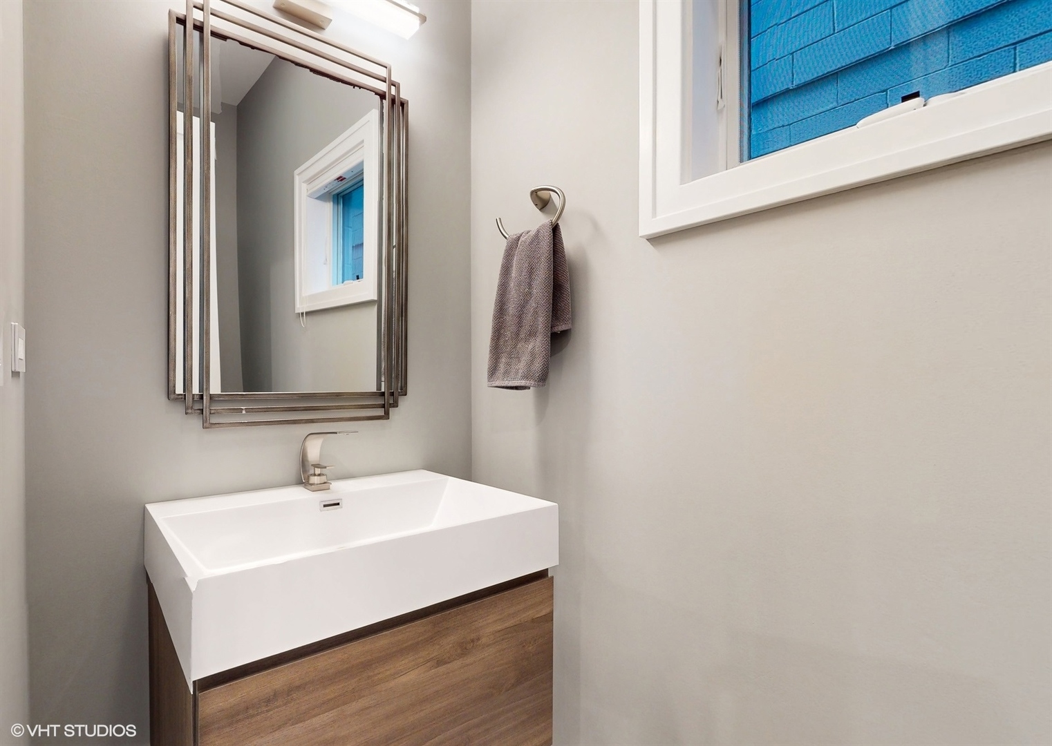 2855 W Lyndale Street Unit: 1