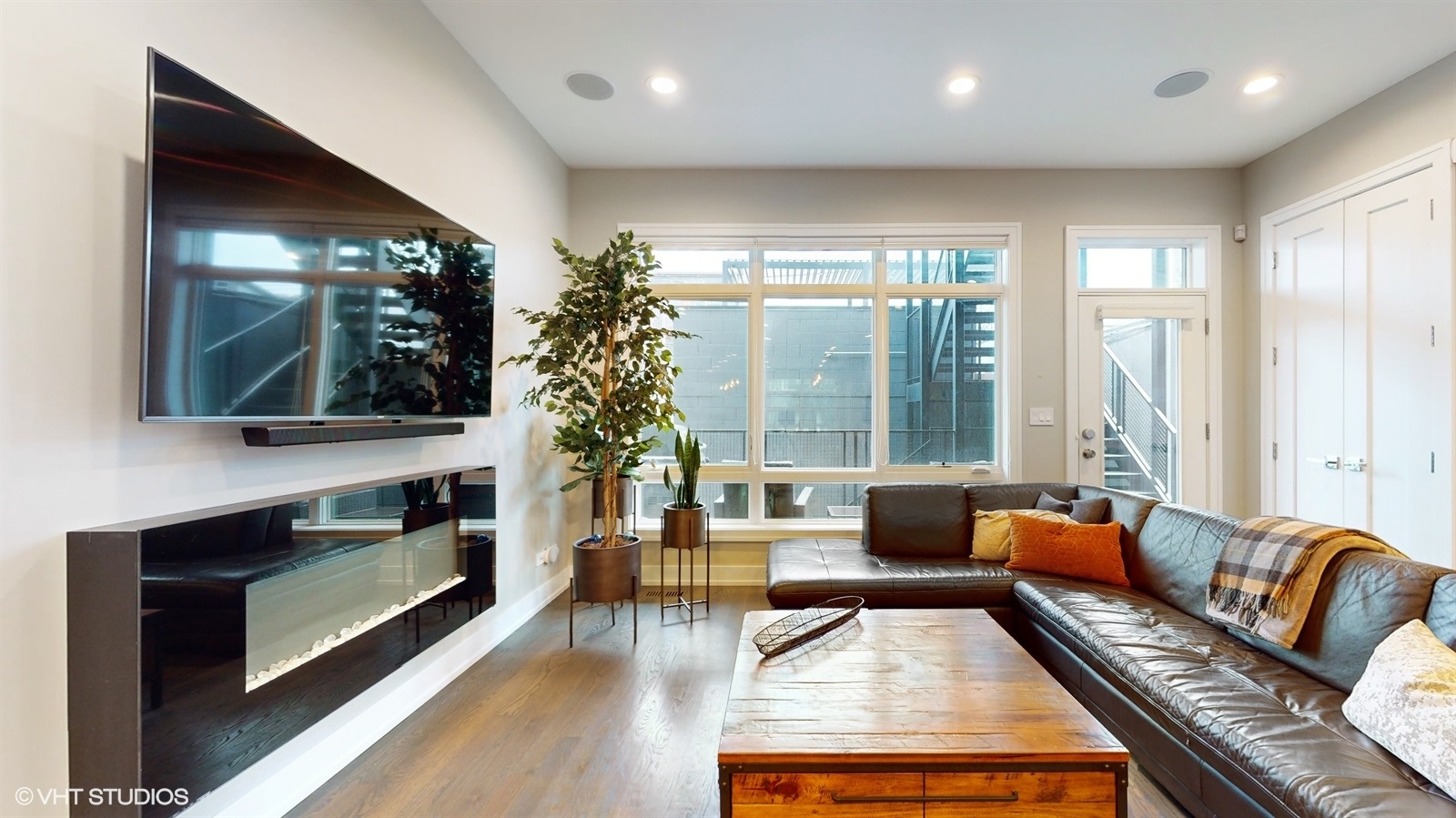 2855 W Lyndale Street Unit: 1