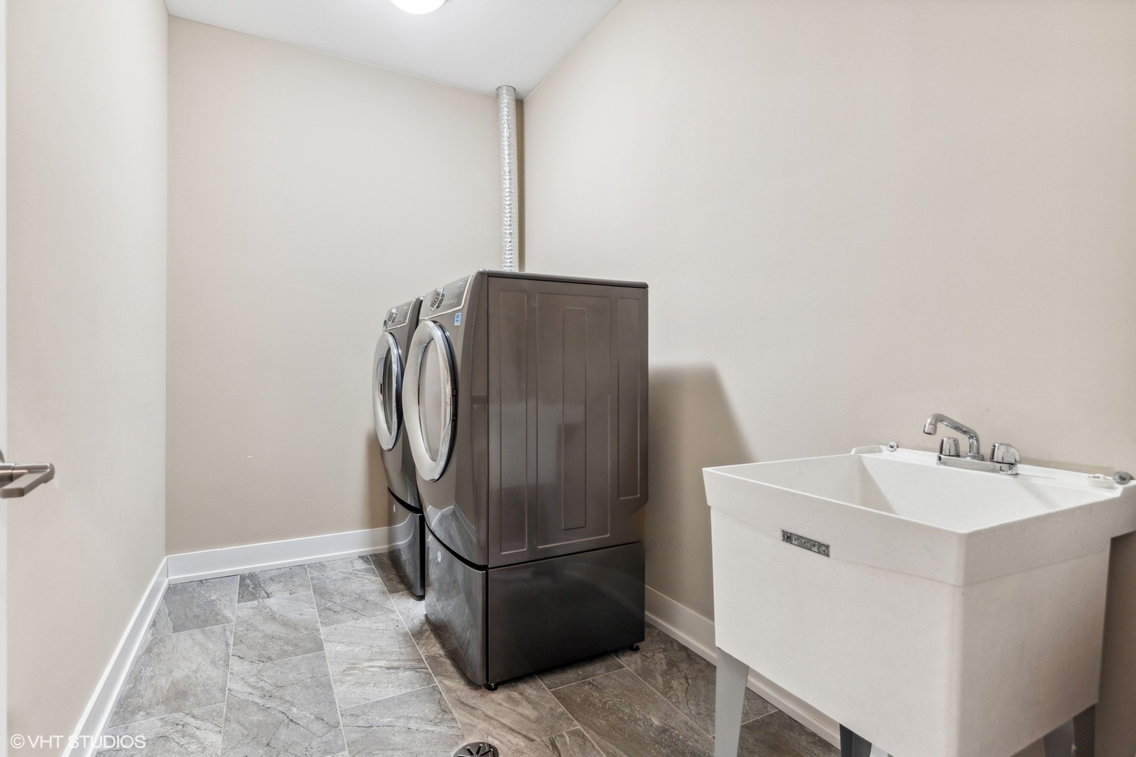 2905 S Hillock Avenue