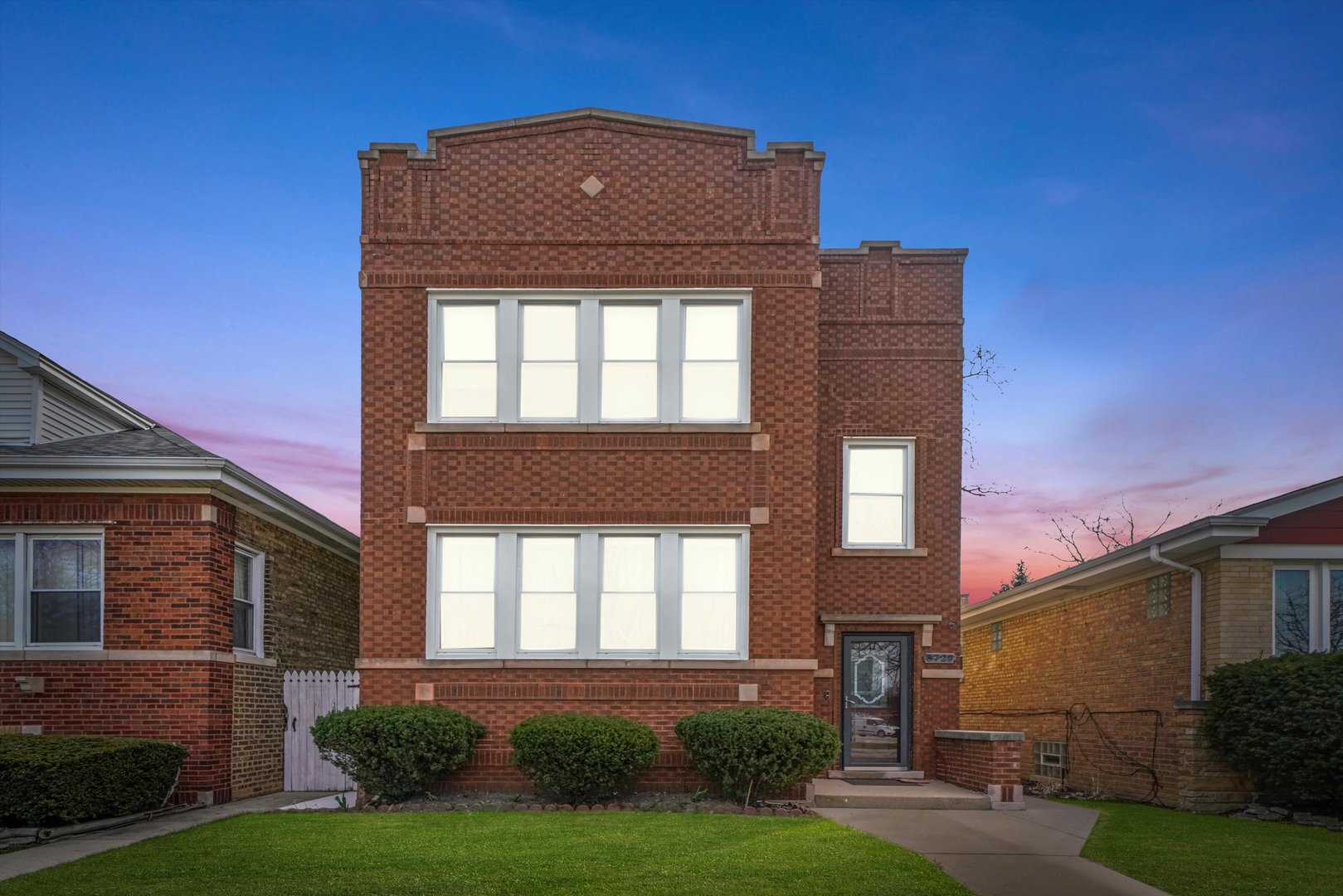 5729 N Mulligan Avenue Unit: 2