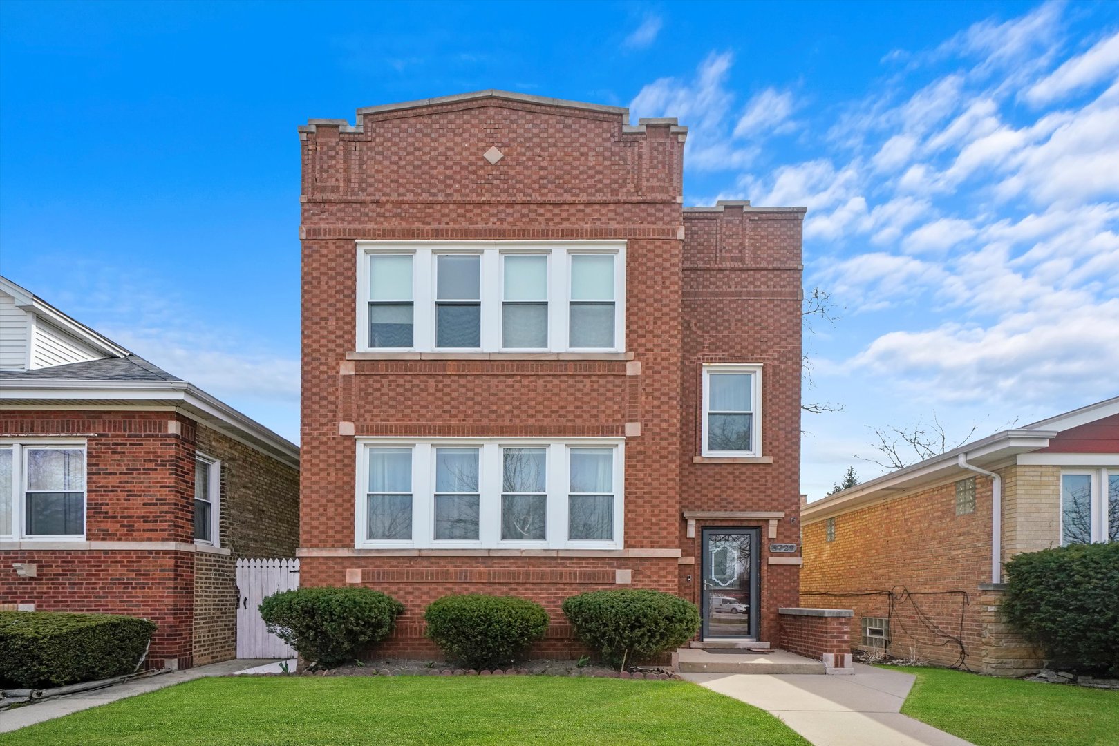 5729 N Mulligan Avenue Unit: 2