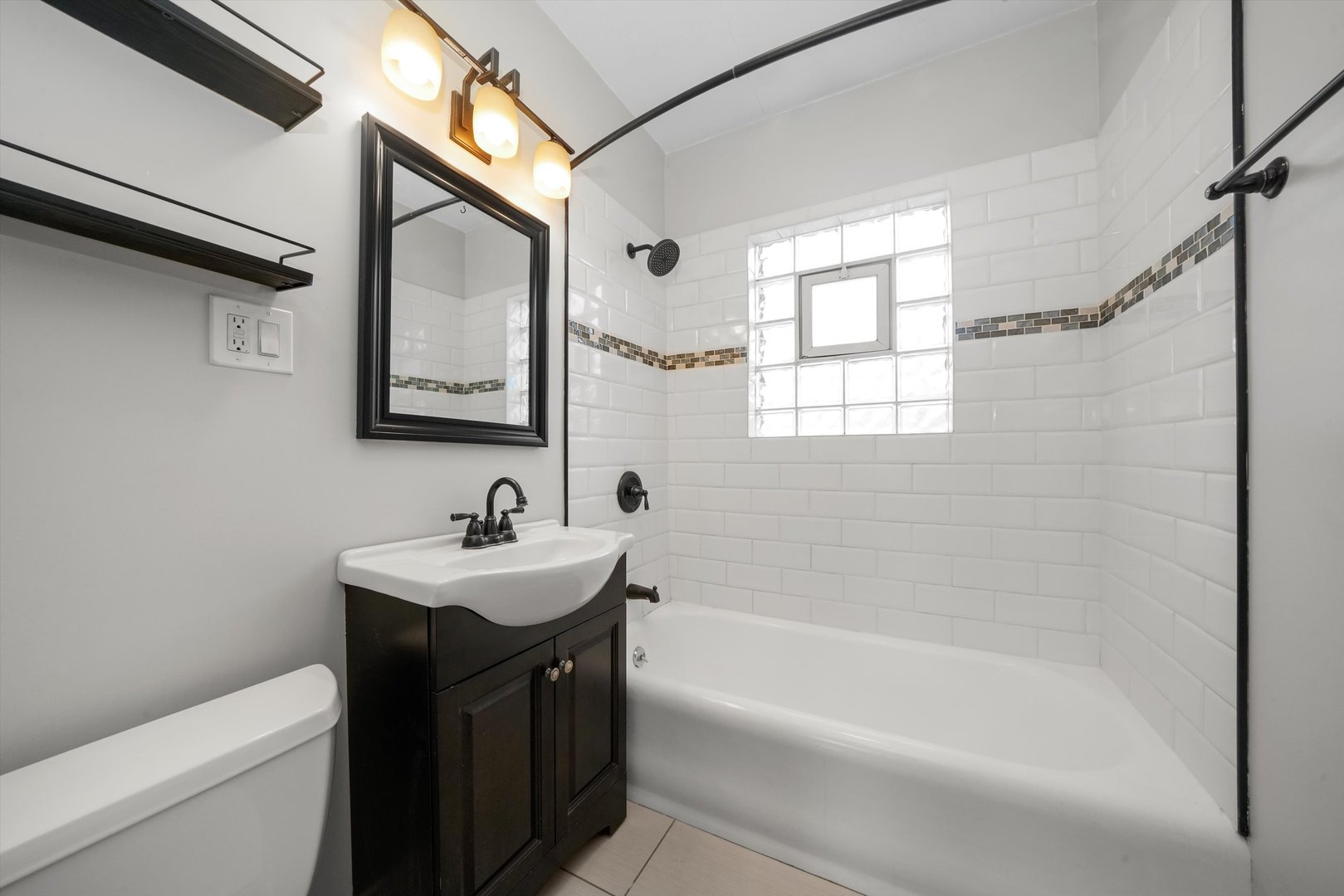 5729 N Mulligan Avenue Unit: 2