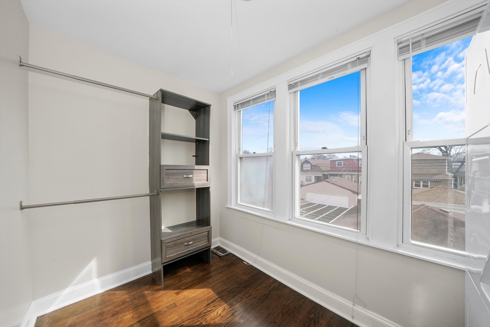 5729 N Mulligan Avenue Unit: 2