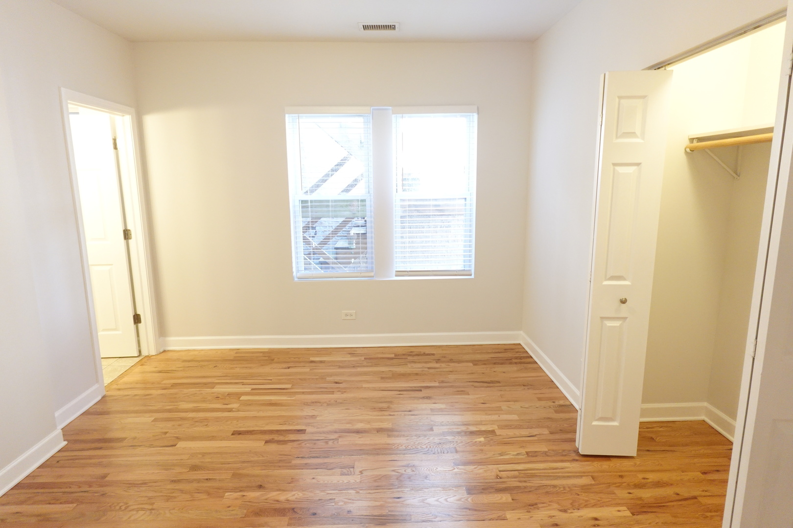 6255 N Oakley Avenue Unit: 2