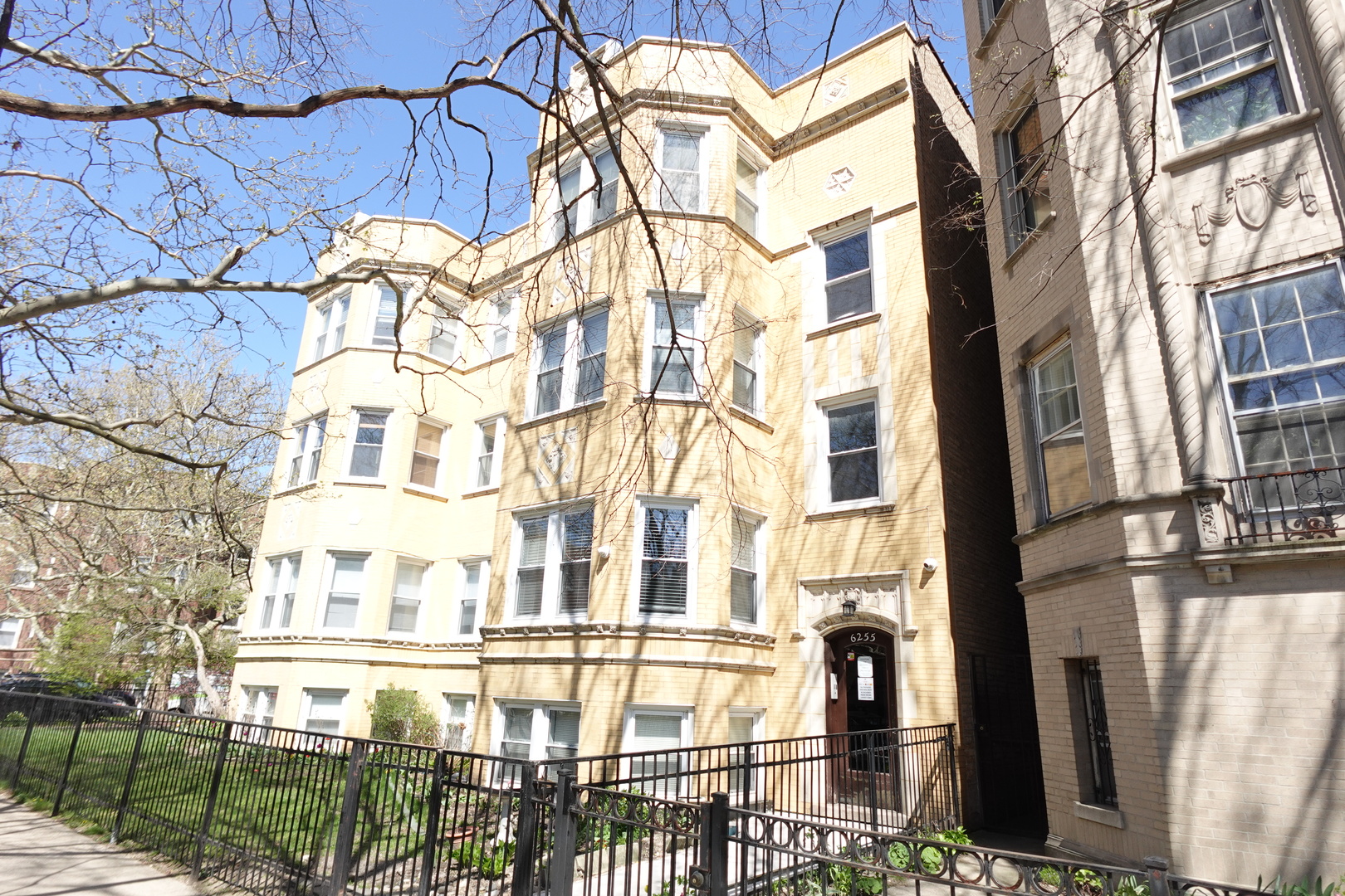 6255 N Oakley Avenue Unit: 2