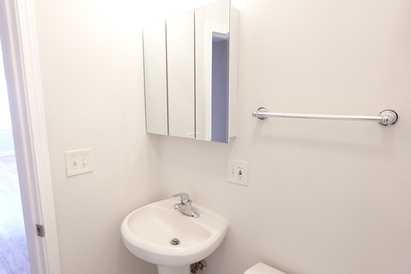 6255 N Oakley Avenue Unit: 2