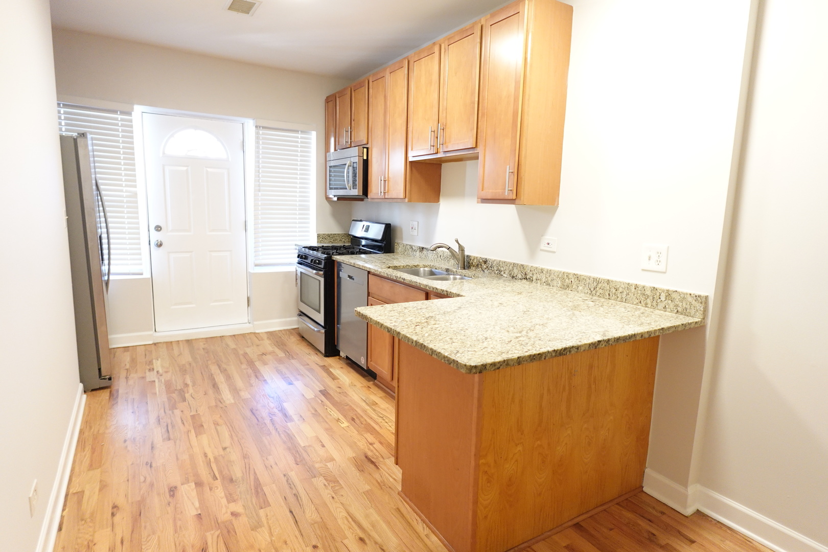 6255 N Oakley Avenue Unit: 2