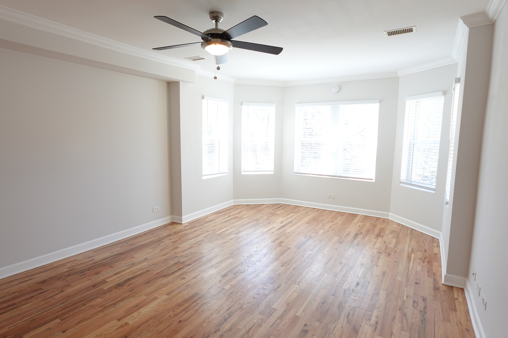 6255 N Oakley Avenue Unit: 2