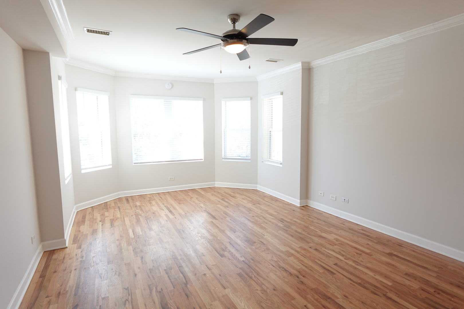 6255 N Oakley Avenue Unit: 2