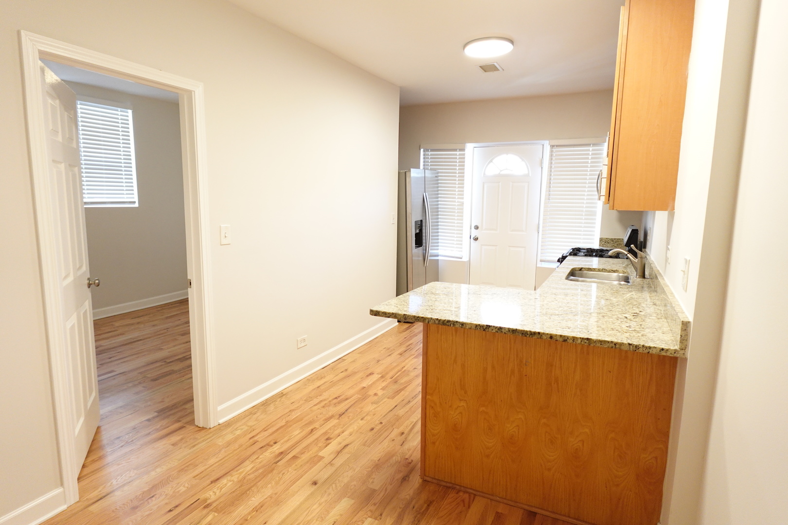 6255 N Oakley Avenue Unit: 2