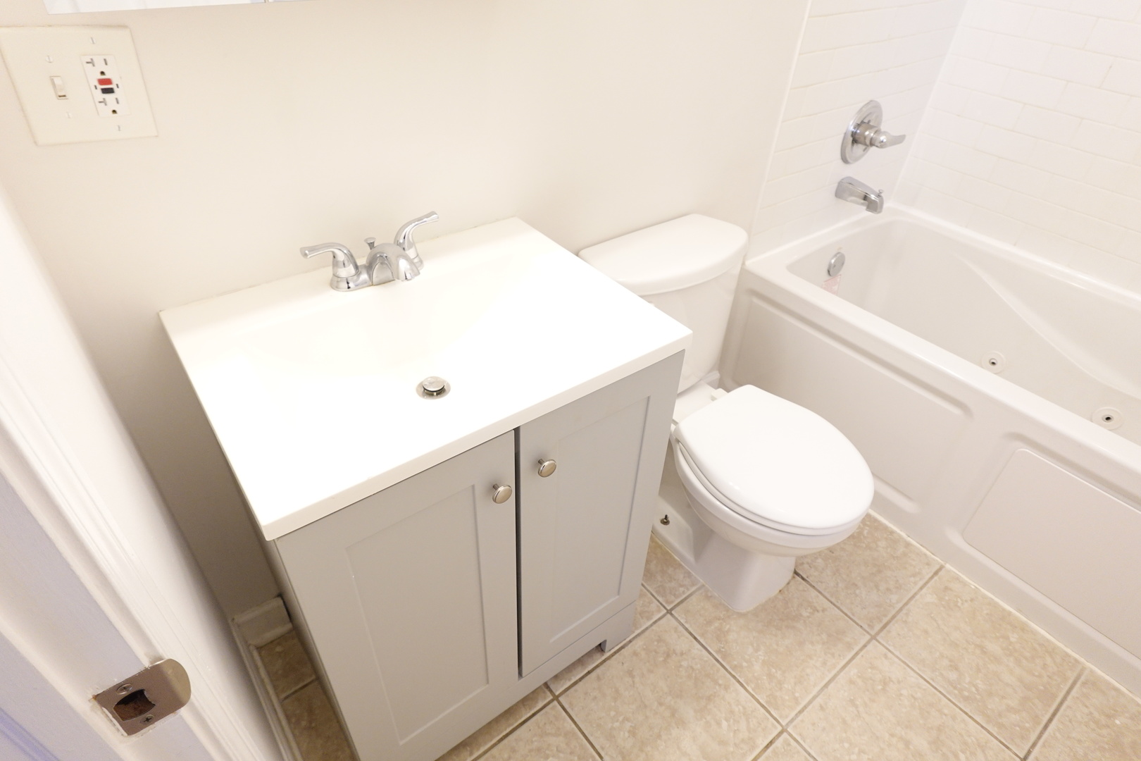 6255 N Oakley Avenue Unit: 2