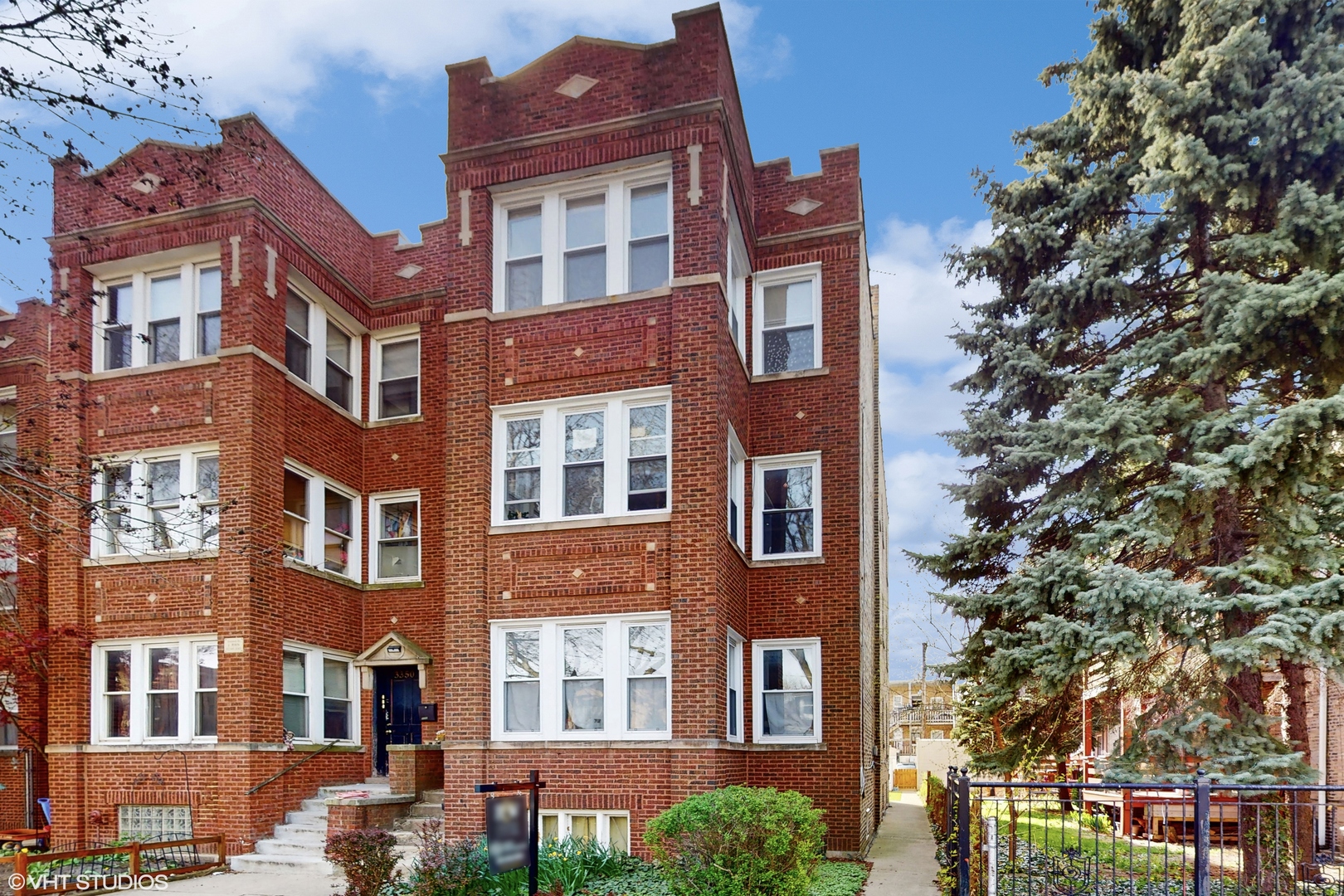 3352 N Monticello Avenue Unit: 1