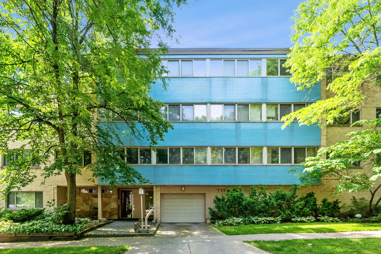 737 Ridge Avenue Unit: 3F