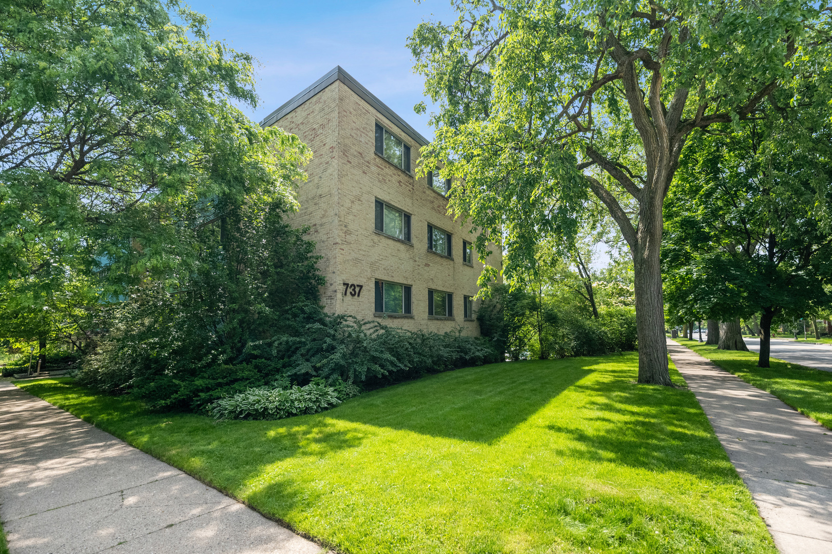 737 Ridge Avenue Unit: 3F