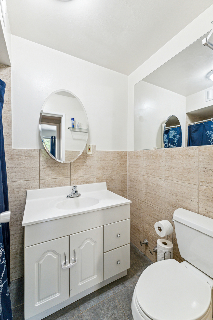 737 Ridge Avenue Unit: 3F