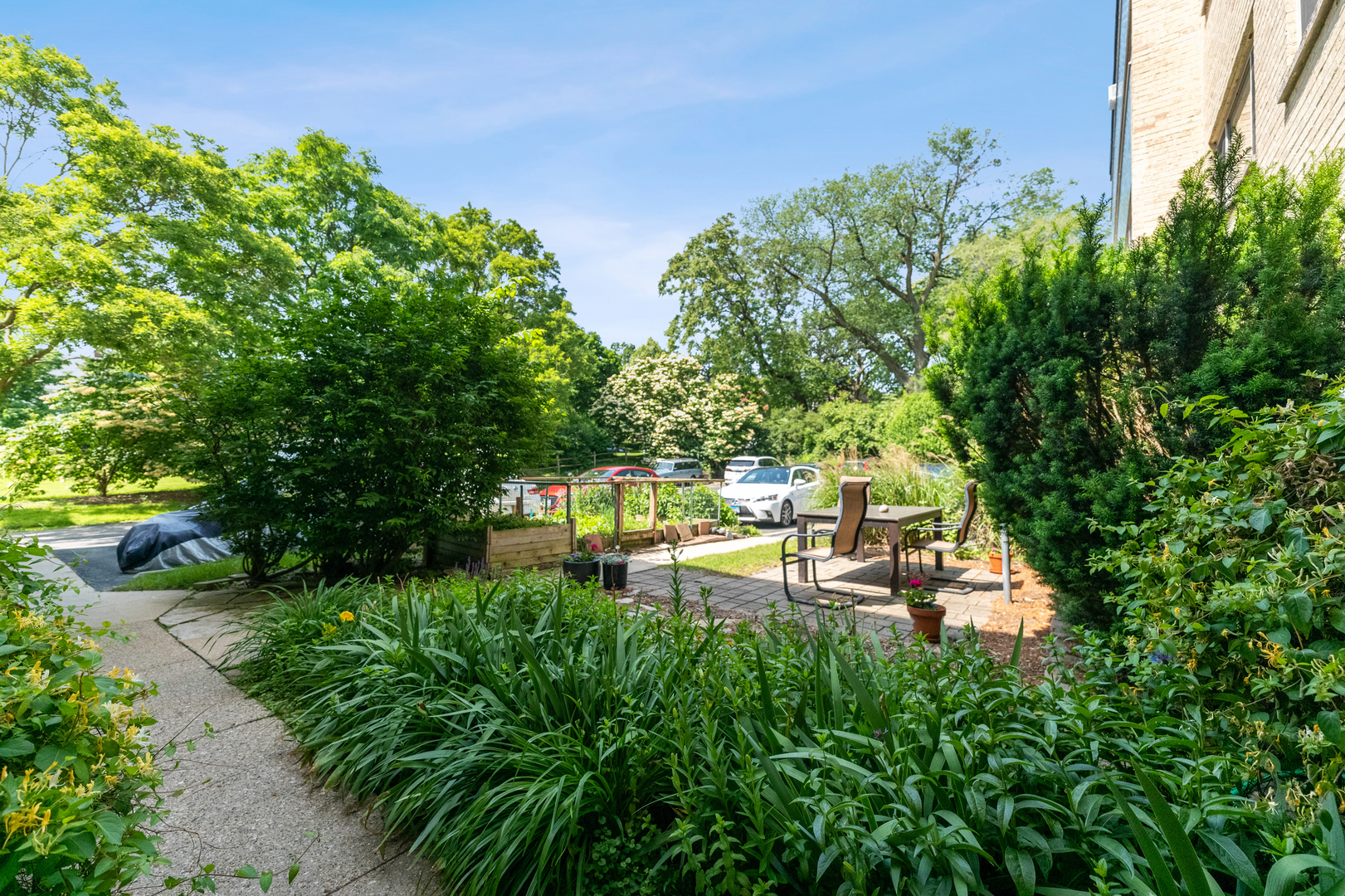 737 Ridge Avenue Unit: 3F