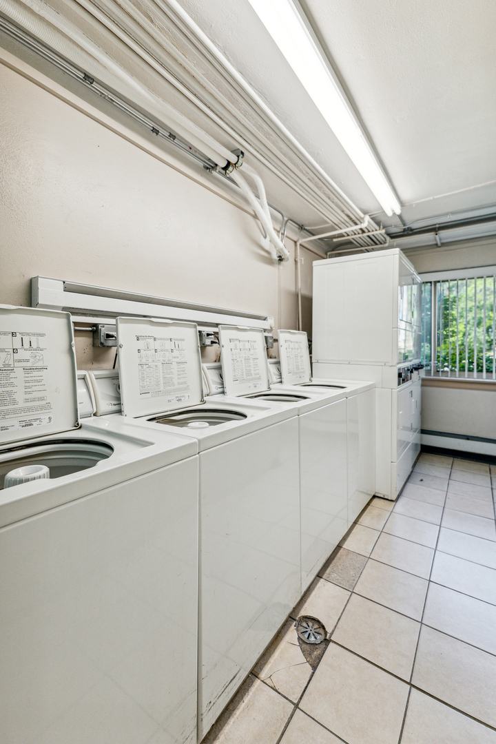 737 Ridge Avenue Unit: 3F