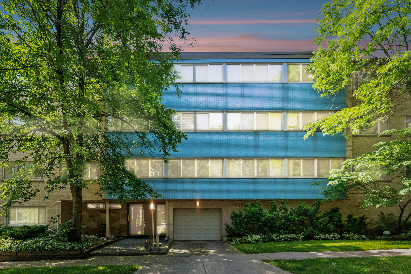 737 Ridge Avenue Unit: 3F