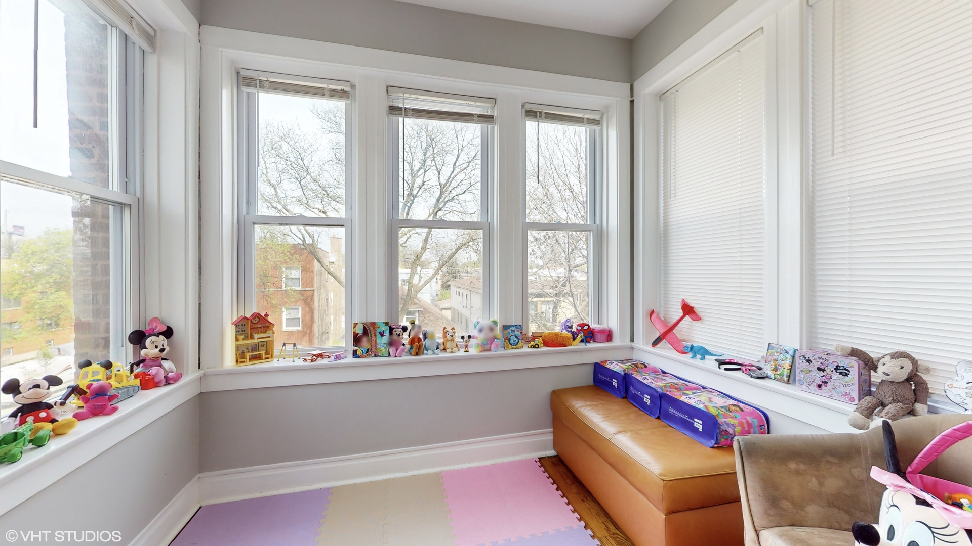 3352 N Monticello Avenue