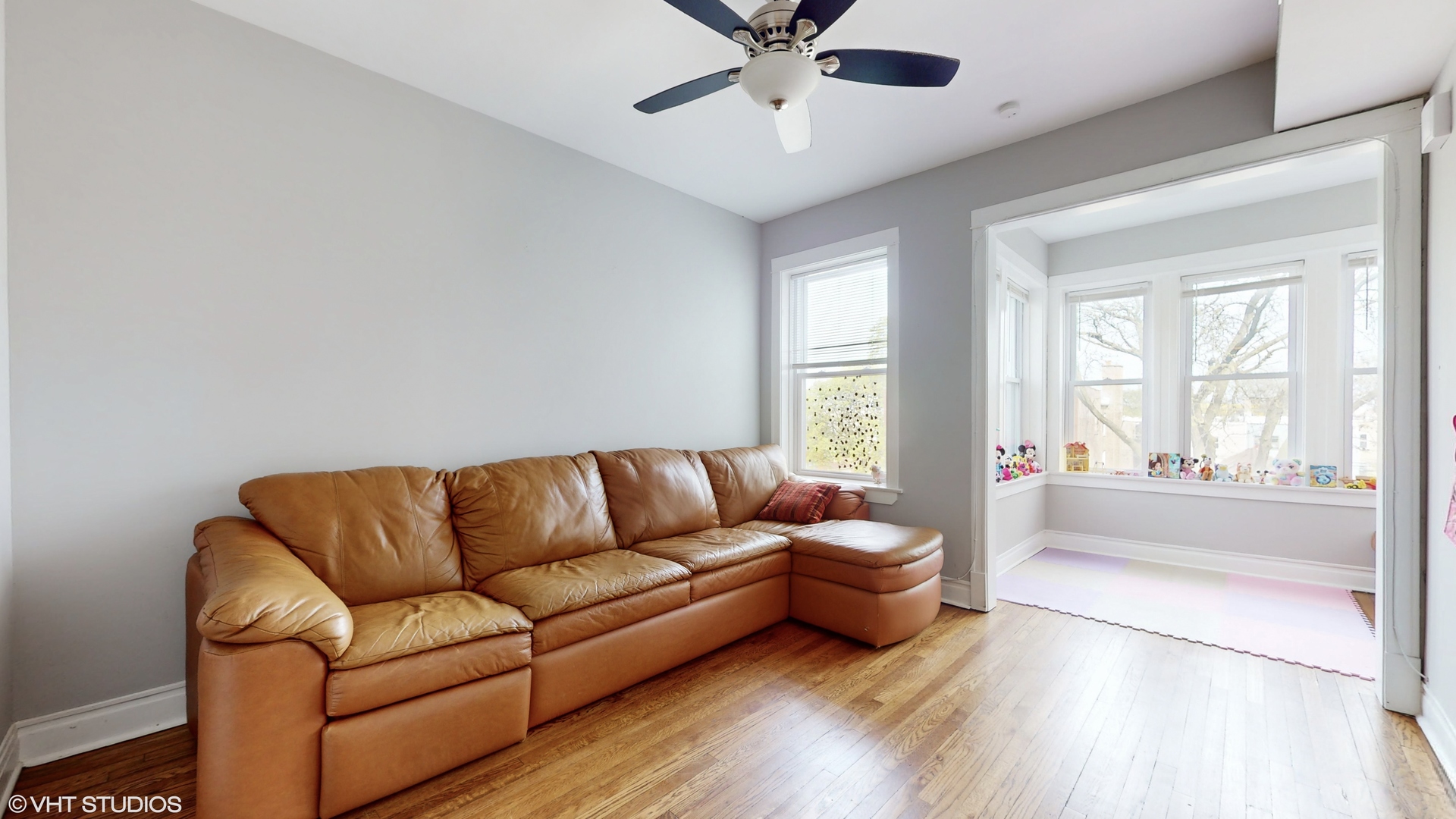 3352 N Monticello Avenue