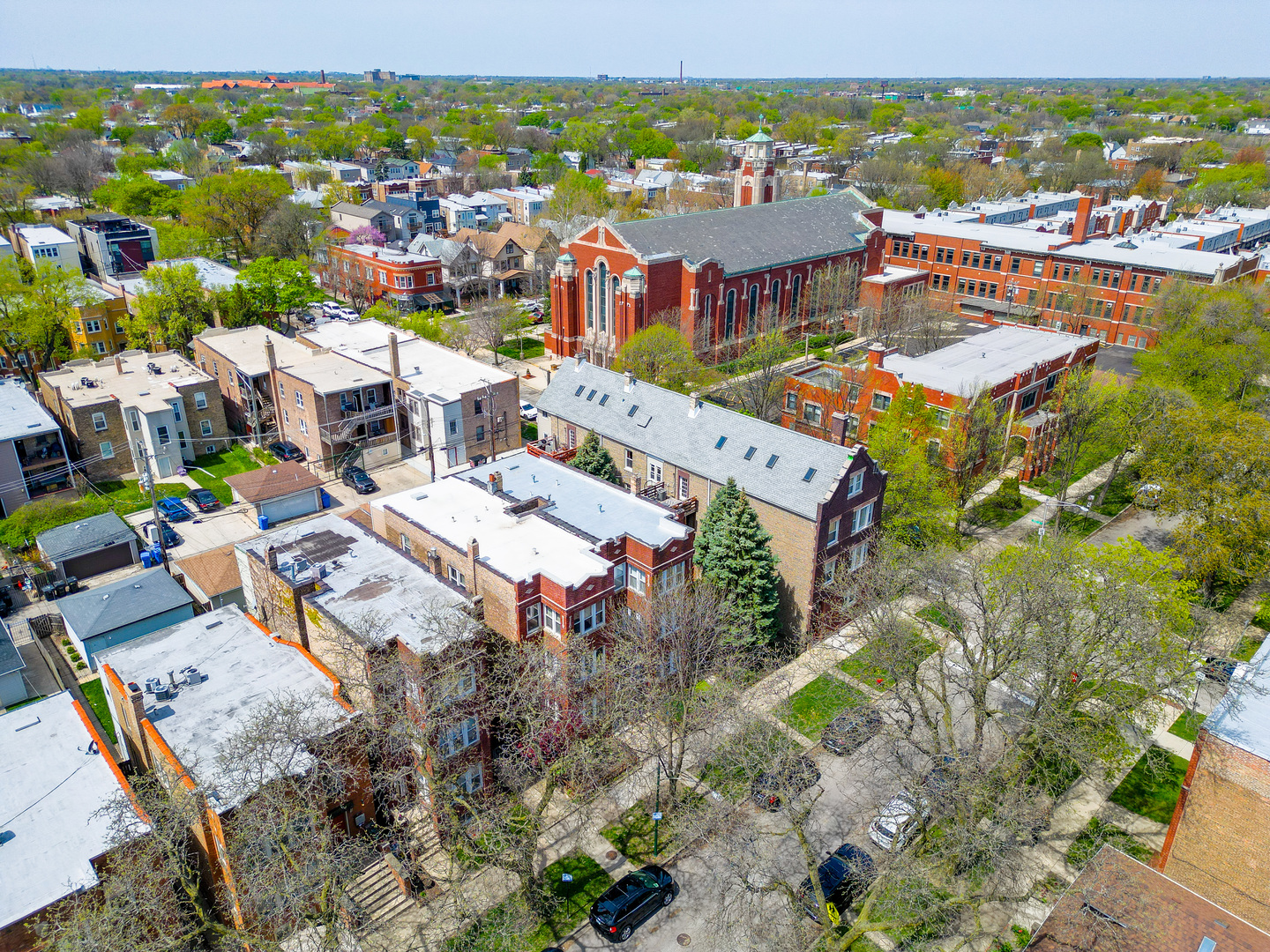 3352 N Monticello Avenue