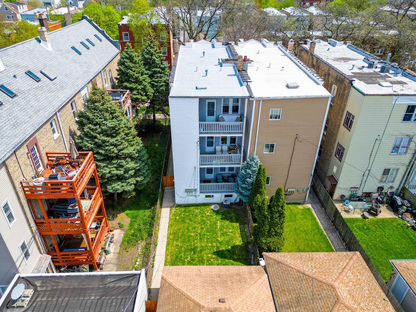 3352 N Monticello Avenue