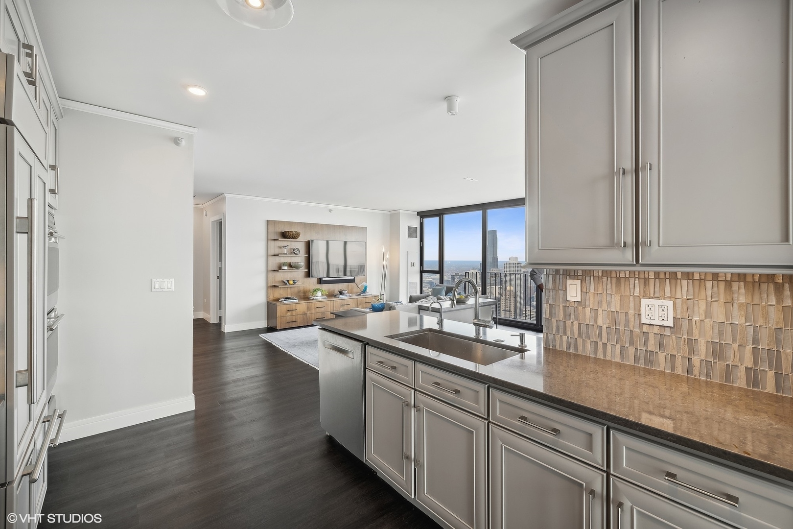 225 N Columbus Drive Unit: 6105