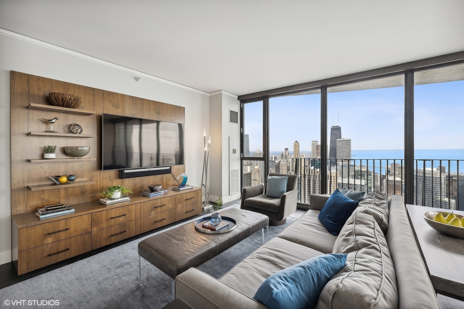 225 N Columbus Drive Unit: 6105