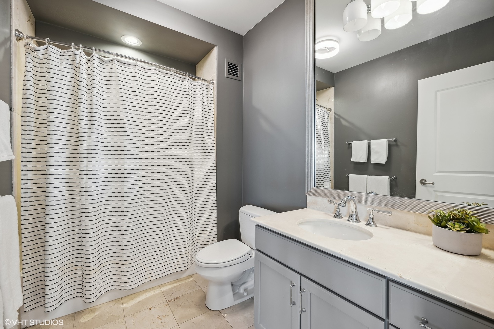 225 N Columbus Drive Unit: 6105