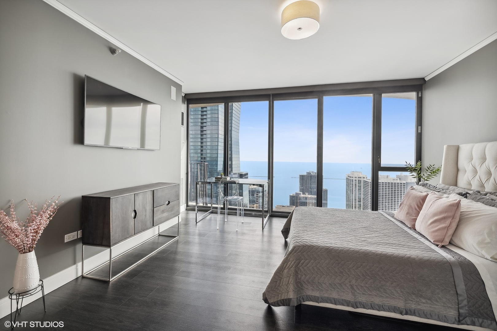 225 N Columbus Drive Unit: 6105