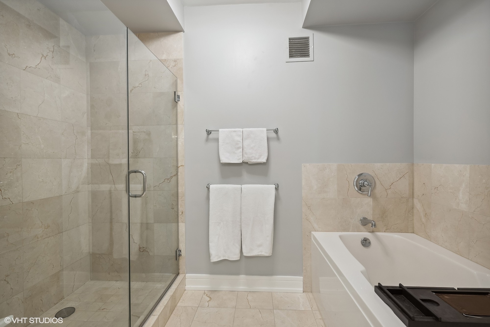 225 N Columbus Drive Unit: 6105