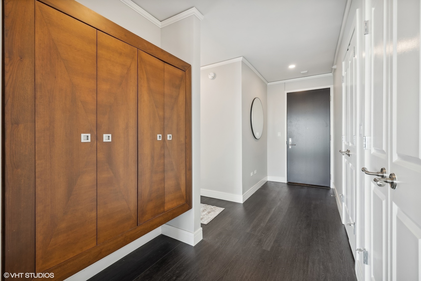225 N Columbus Drive Unit: 6105