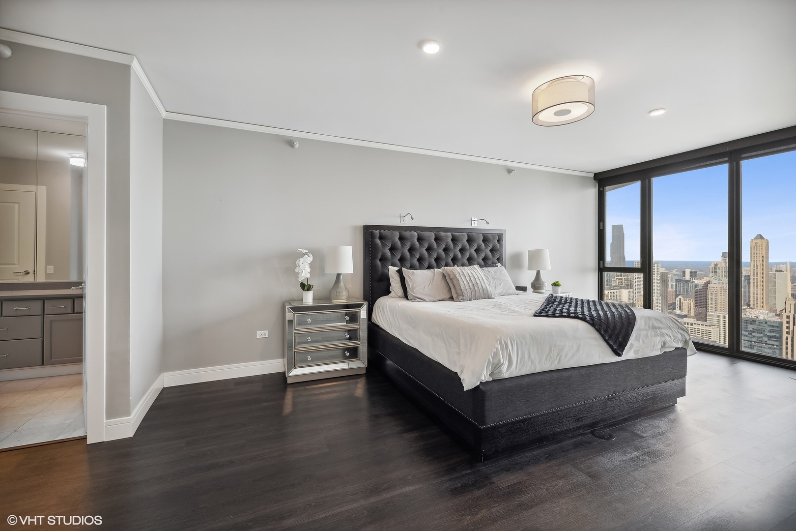 225 N Columbus Drive Unit: 6105