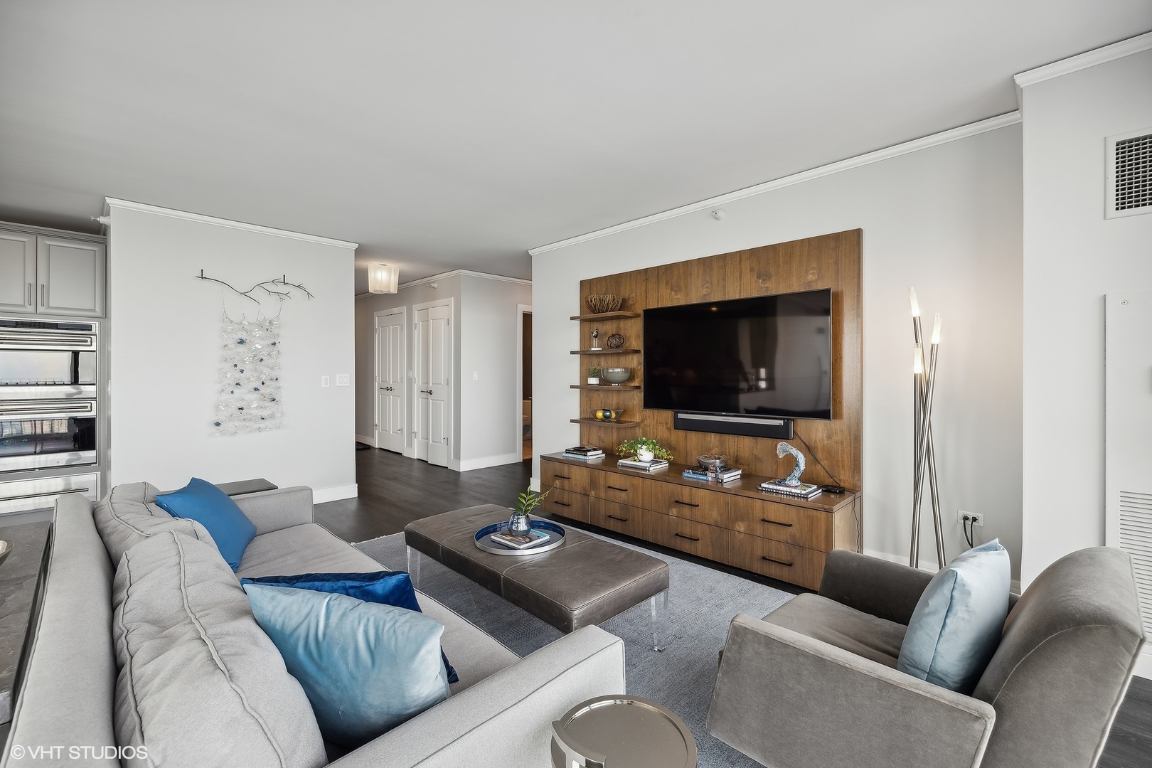 225 N Columbus Drive Unit: 6105