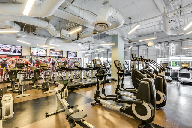 225 N Columbus Drive Unit: 6105