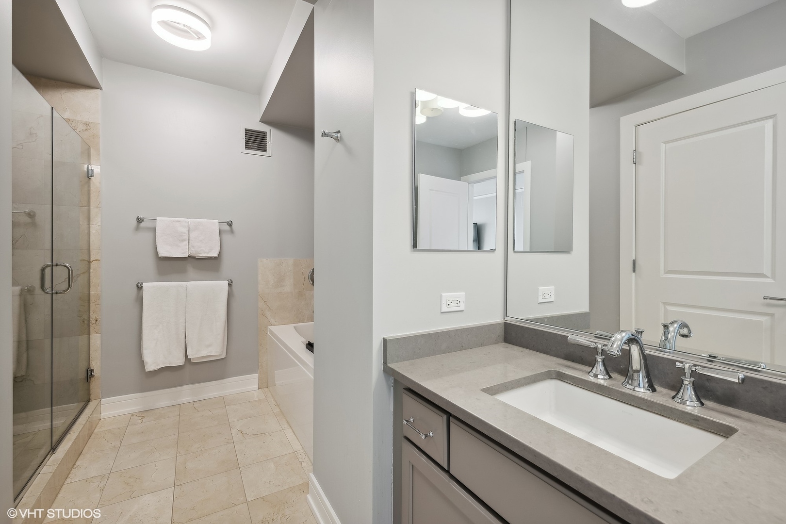 225 N Columbus Drive Unit: 6105